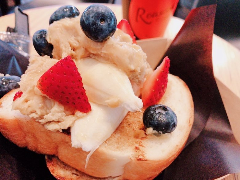 朝が幸せなのはフルーツせいだ。メープルバタートーストモーニングなローステッドコーヒーラボラトリー渋谷店［電源WiFiあり］